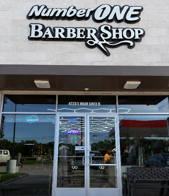Skilled barber providing men's grooming services near Pearland TX